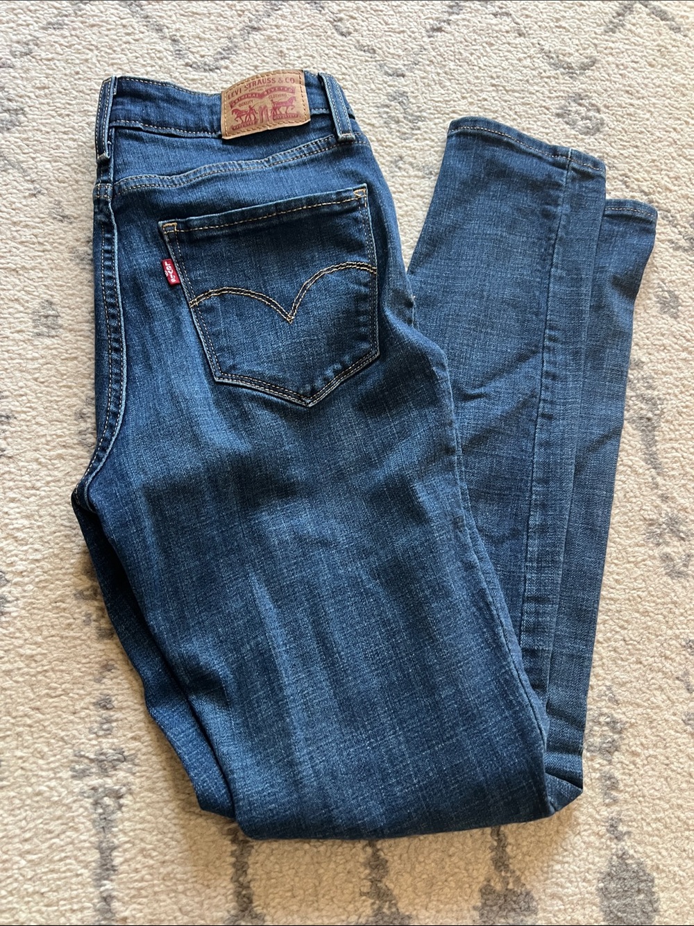 Levi's Women's Indigo Skinny Jeans with Signature Back Pocket